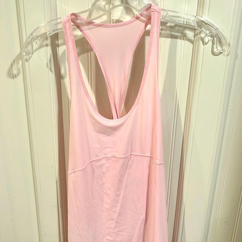 Lululemon pink tank top with twisted back sz Small.